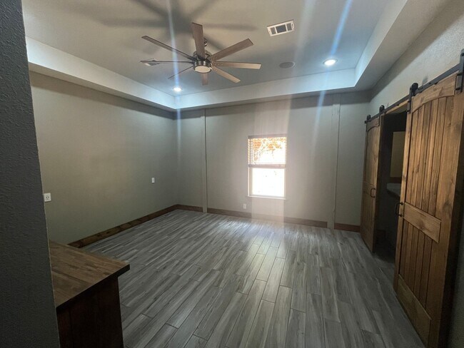 Building Photo - 176 Round Mountain Rd
