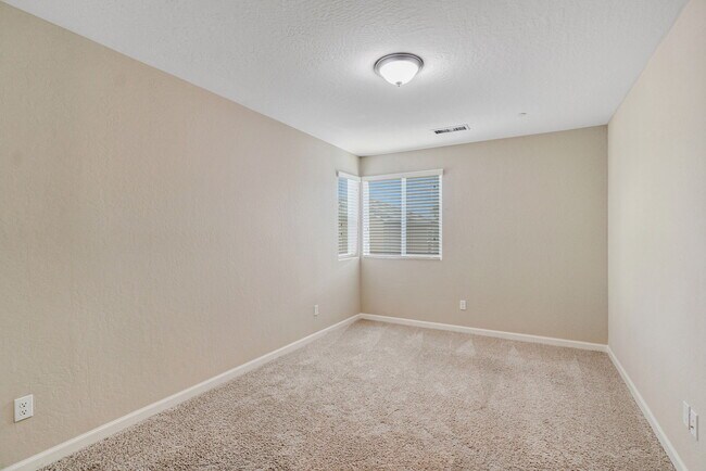 Building Photo - 1116 Encore Wy W