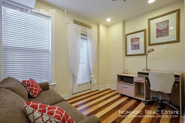 Building Photo - 607 14th Pl NE