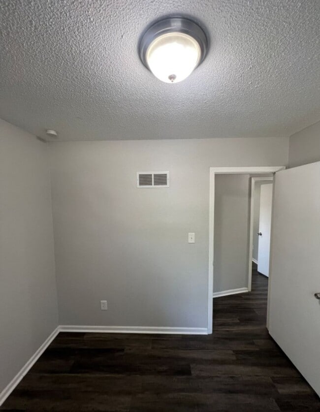 Building Photo - Charming 3 Bedroom Home with Finished Base...