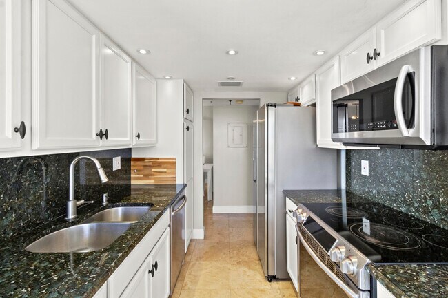 Building Photo - 290 174th St St