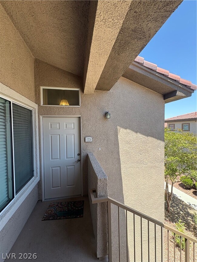 Building Photo - 2305 W Horizon Ridge Pkwy