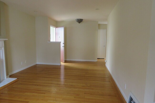 Building Photo - 49 Dellbrook Ave