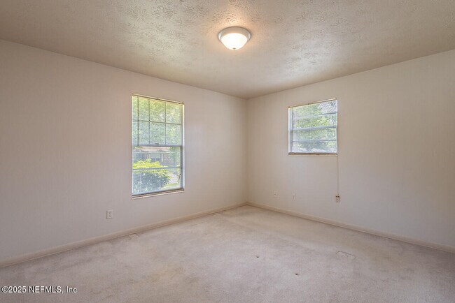 Building Photo - 1620 Bay Cir E