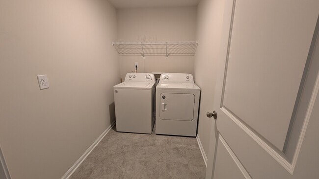 Building Photo - 418 Diversity Wy