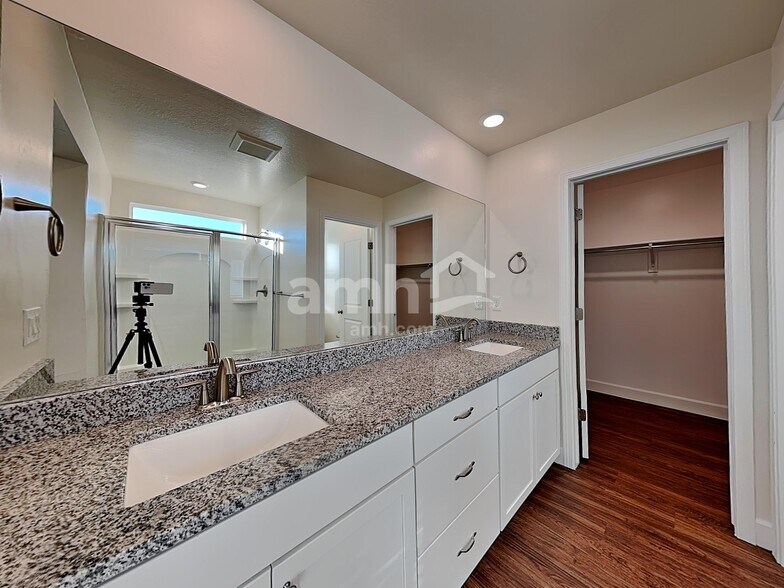 Building Photo - 2348 S Wild Horse Way