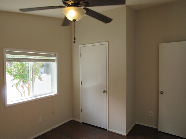 Building Photo - 14750 Cardoza Ct