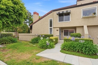 Building Photo - Upgraded 3 Bed 3 Bath Princeton Townhome