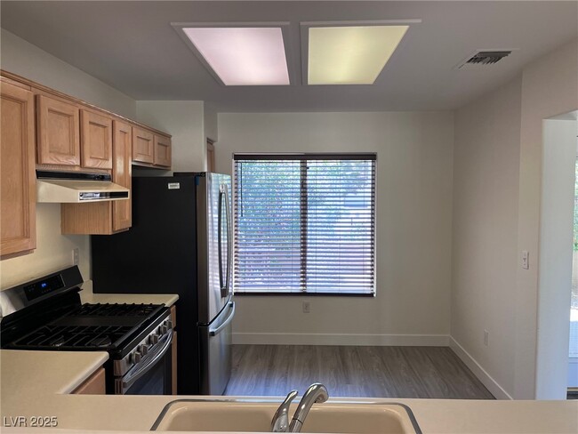 Building Photo - 9828 Villa Ridge Dr