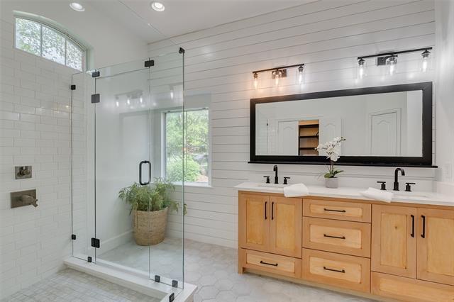 Building Photo - 4411 Voyager Dr