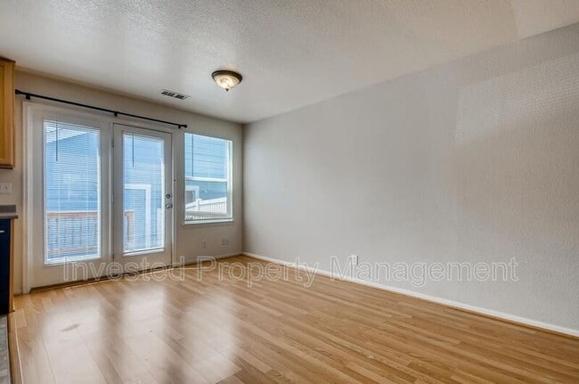 Building Photo - 5793 Ceylon St