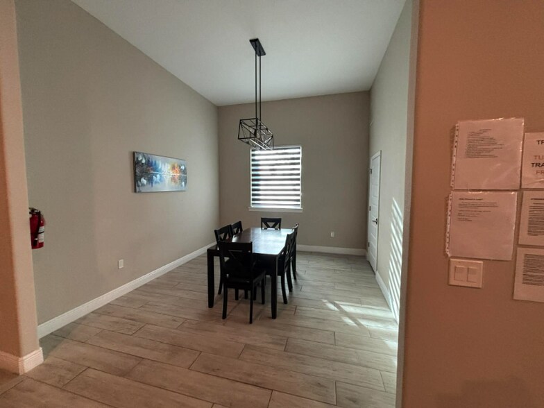 Building Photo - 415 4th Ave SW