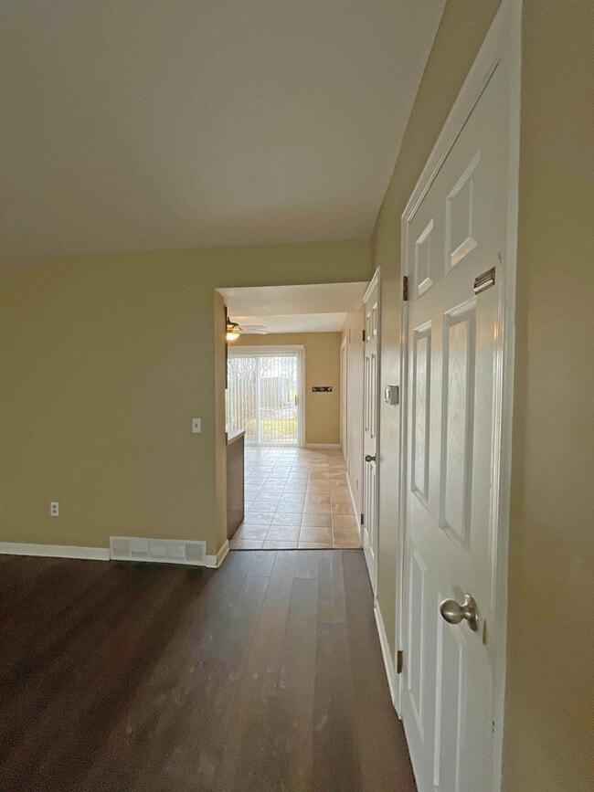 Building Photo - 1674 Shamrock Ct