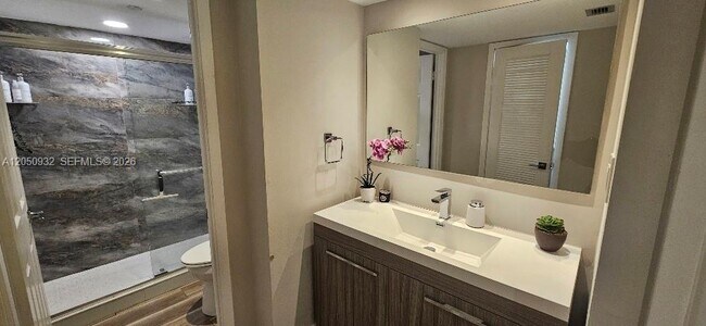 Building Photo - 18081 Biscayne Blvd