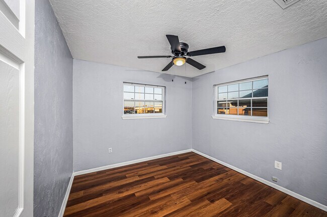 Building Photo - 709 SW 45th St