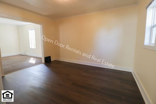 Building Photo - $200 off first months rent! 3 bedroom home...
