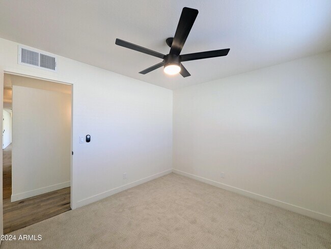 Building Photo - 121 N Flint Cir
