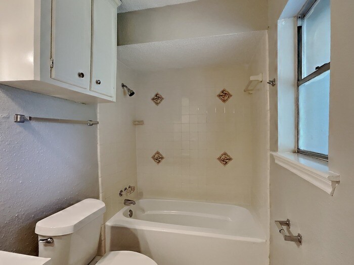 Building Photo - 5121 Parsley Ave