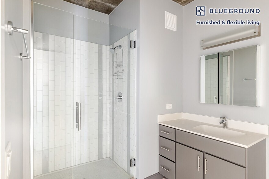 Building Photo - 215 W Lake St