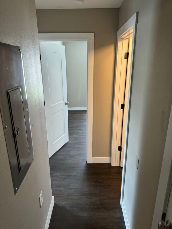 Building Photo - 2121 Southfork Dr