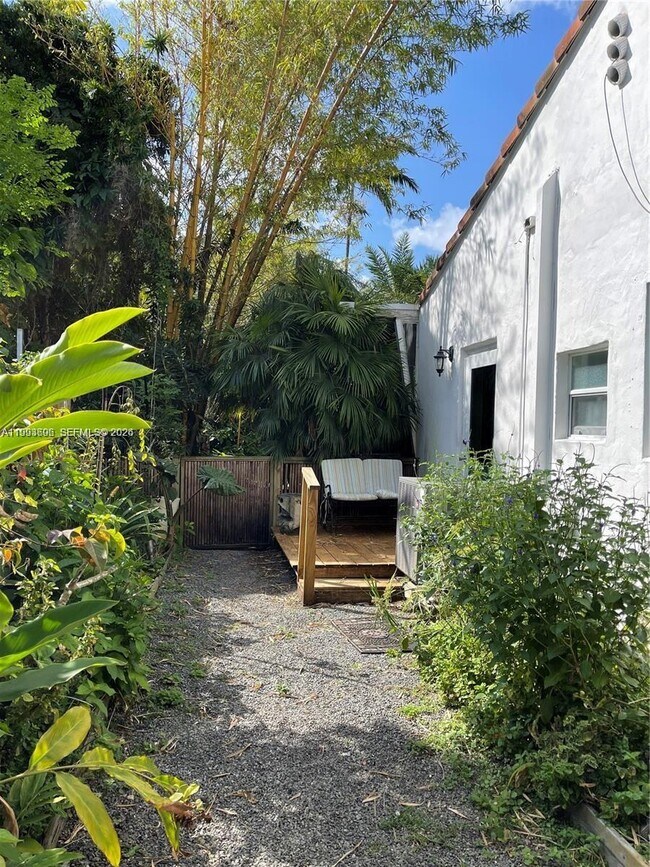 Building Photo - 732 NE 87th St