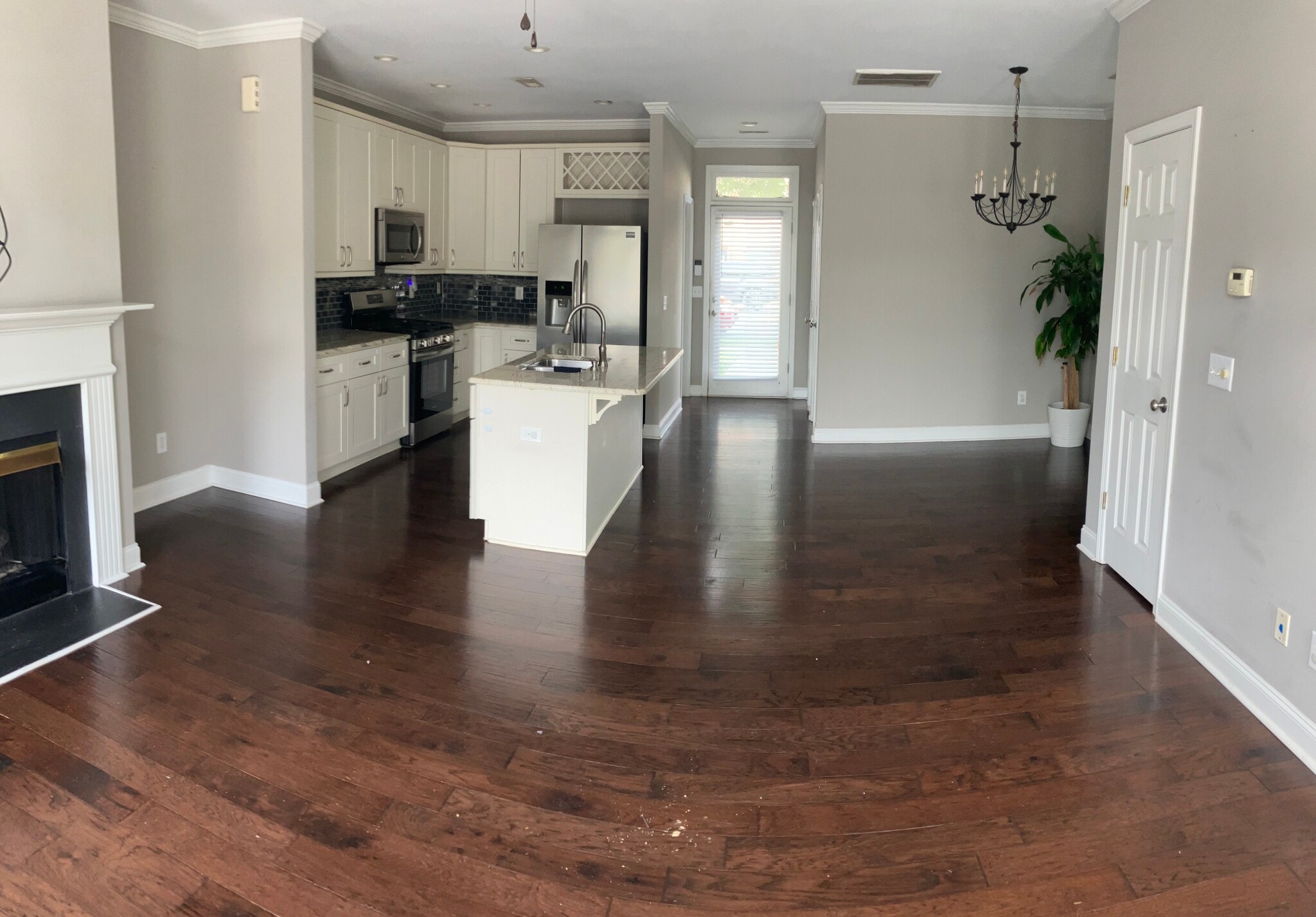 Open floor plan - 211 E Park Ave