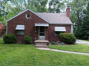 Building Photo - 86 Ferncliff Ave