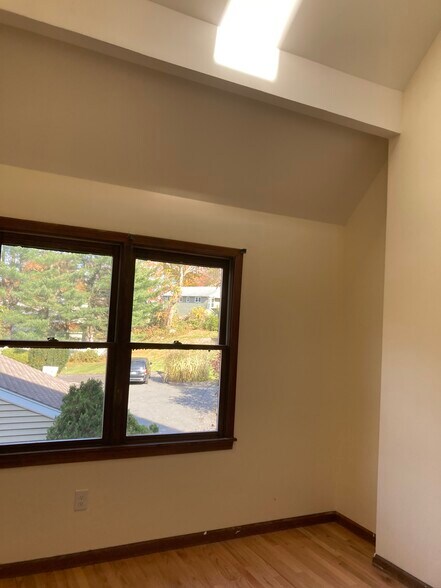 Building Photo - 10 De Marchis Dr