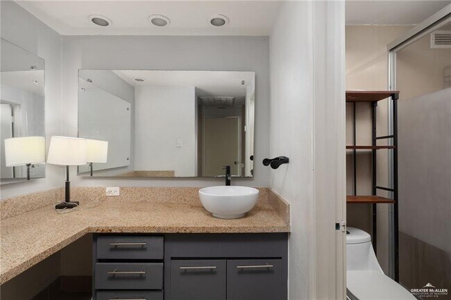 Building Photo - 2200 S 10th St