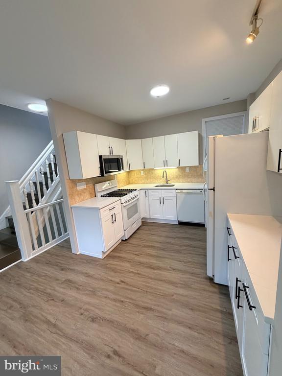 Building Photo - 2917 W Girard Ave