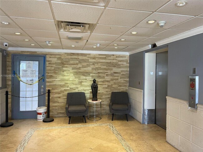 Building Photo - 7545 E Treasure Dr