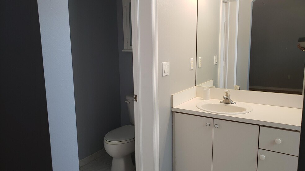 Building Photo - 4965 Leeward Ln