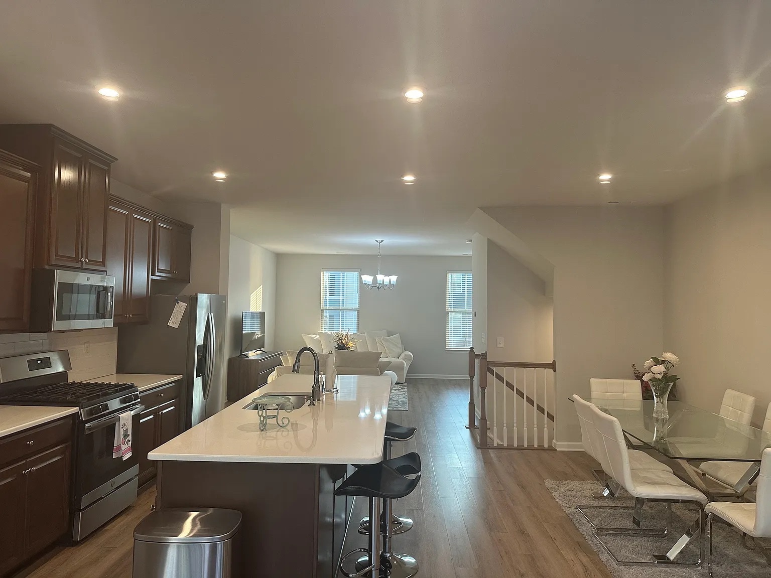 Building Photo - Room in Townhome on Poplar Leaf Way