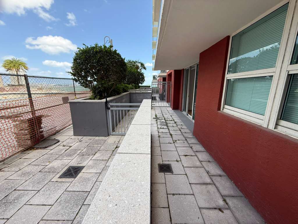 Building Photo - 1155 Brickell Bay Dr