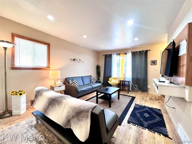 Building Photo - 26381 Osmun St