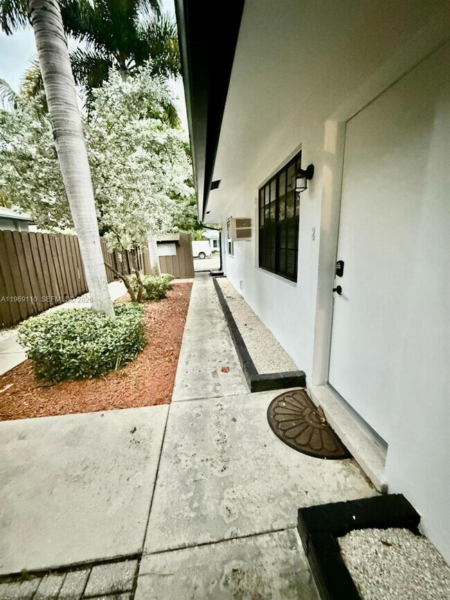 Building Photo - 1240 NE 12th Ave