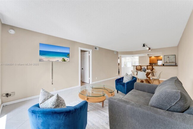 Building Photo - 9811 N Hollybrook Lake Dr
