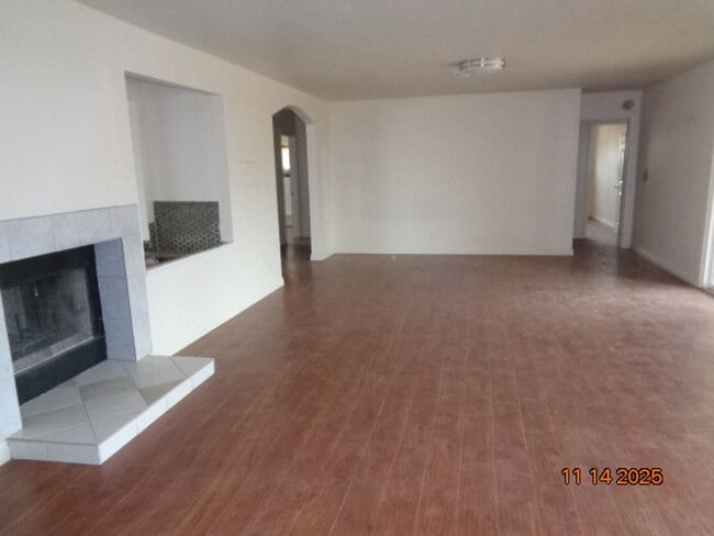 Building Photo - Sprawling and Spacious 8-acre Ranch Home