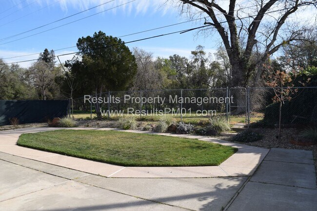 Building Photo - Lovely Upgraded Carmichael Home