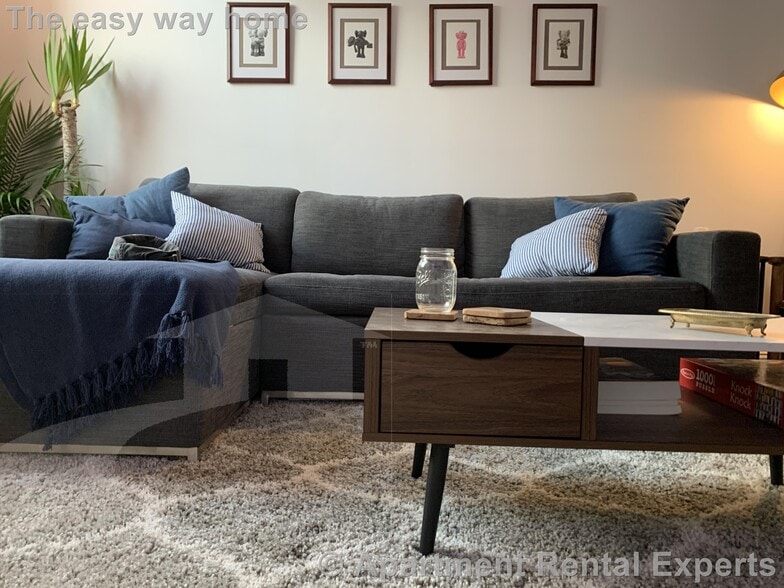 Primary Photo - 14 Locust St