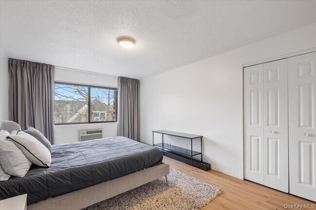 Building Photo - 555 Central Park Ave