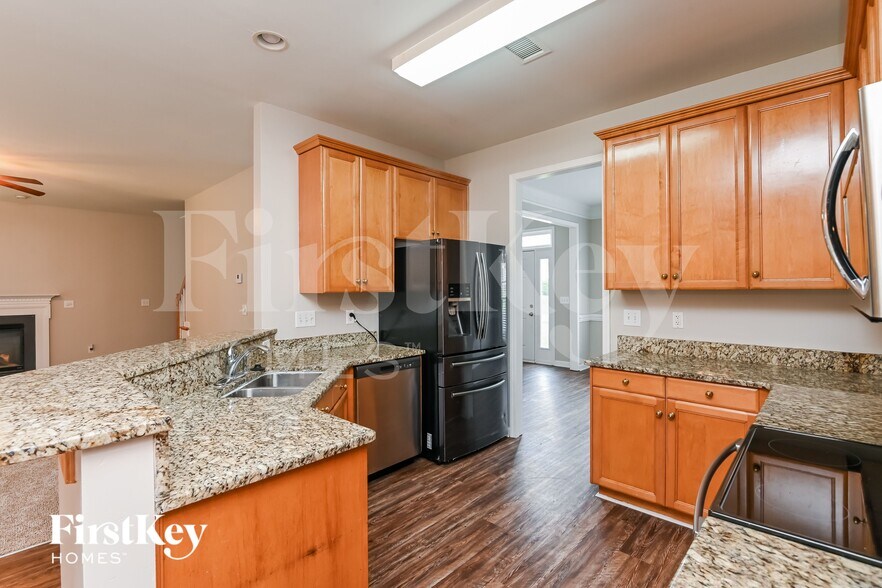 Building Photo - 2424 Coneflower Dr