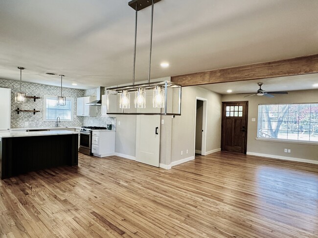 Building Photo - 441 Jolee St