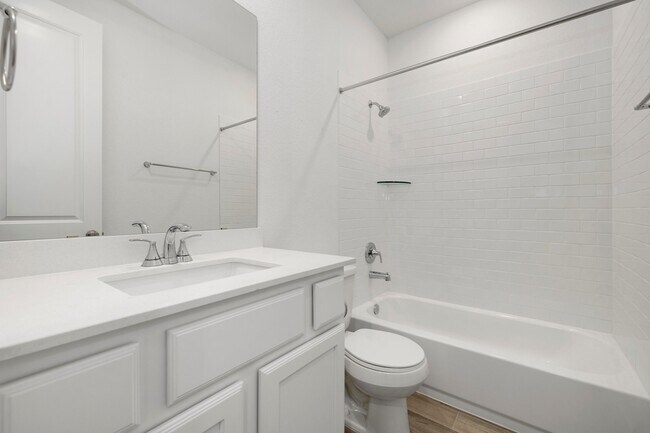 Building Photo - 997 Newport Crk Dr