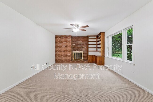 Building Photo - 3160 Ravenwood Dr
