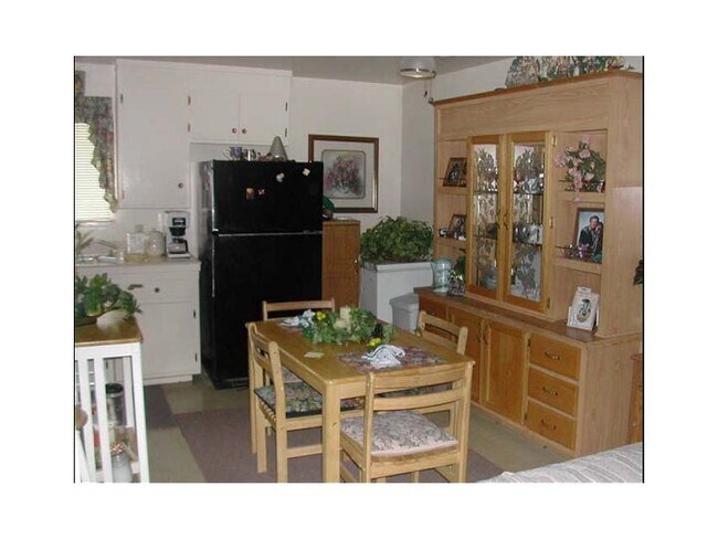 Dining Room - Aspen Court Apartments