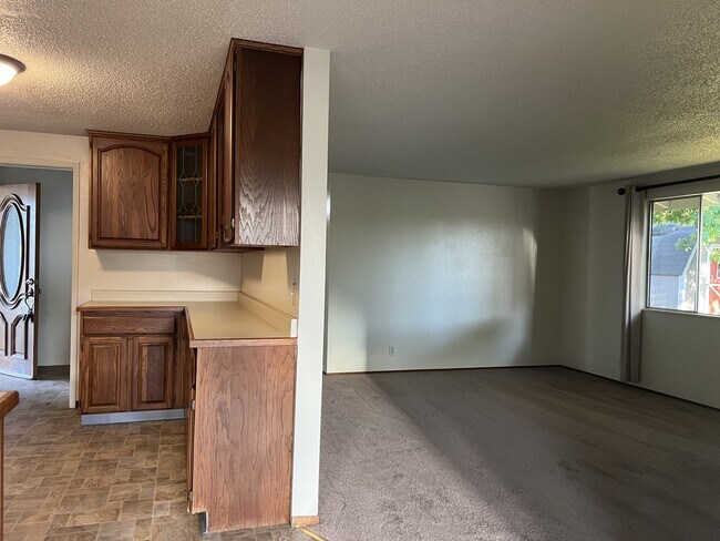 Building Photo - 3211 Alice Ave