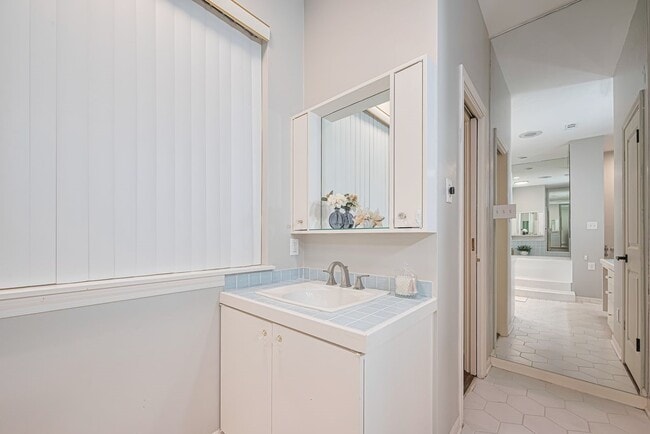 Building Photo - 3 River Hollow Ln