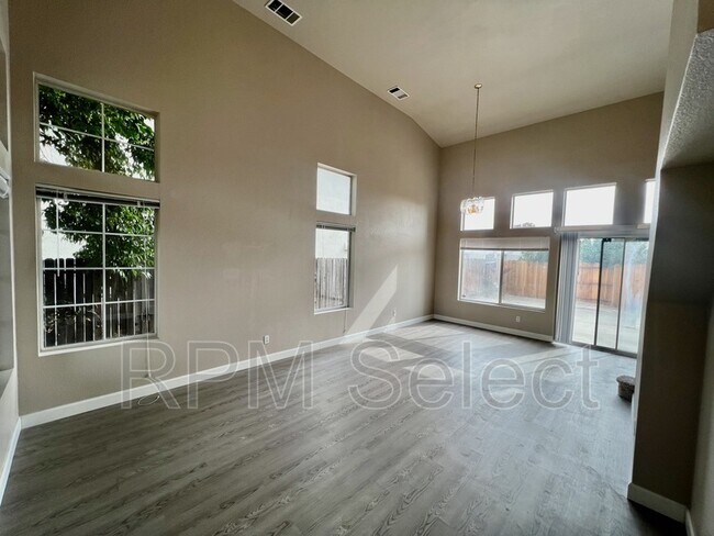 Building Photo - 4932 Chaps Ct