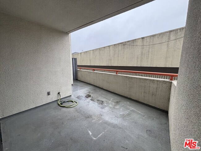 Building Photo - 222 S Central Ave